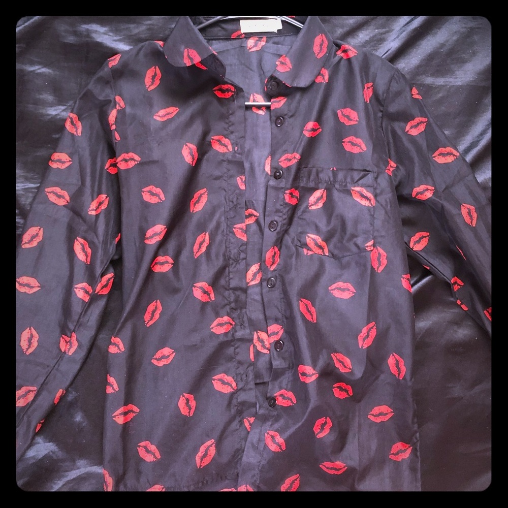 A black women shirt
